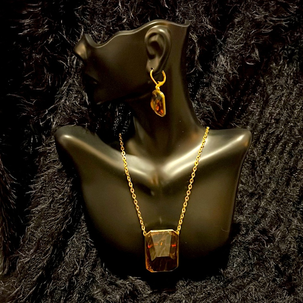 Gold and Cheetah print necklace and earring set. Adjustable from 9-10.5 inches.